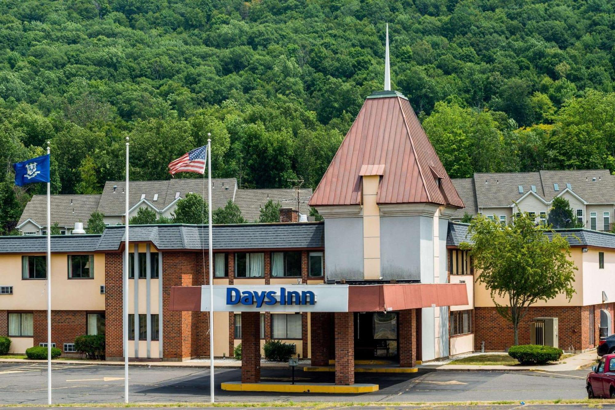 Days Inn By Wyndham Berlin Meriden Экстерьер фото