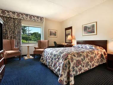 Days Inn By Wyndham Berlin Meriden Экстерьер фото